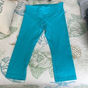 Lululemon Wunder Under Capri size 6 EUC